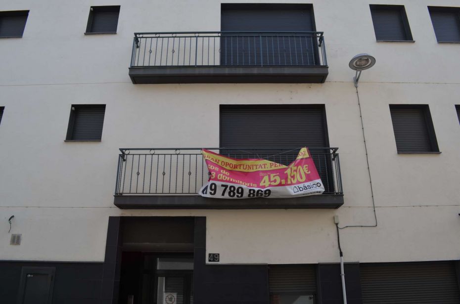 1456318803Un dels blocs d'habitatges buits propietat d'una entitat financera (2).jpg